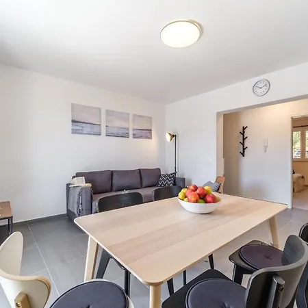 Apartment Gaj Milna (Brac)